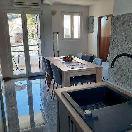 Ema Apartment Brela Bagian luar foto