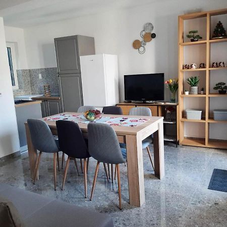 Ema Apartment Brela Bagian luar foto